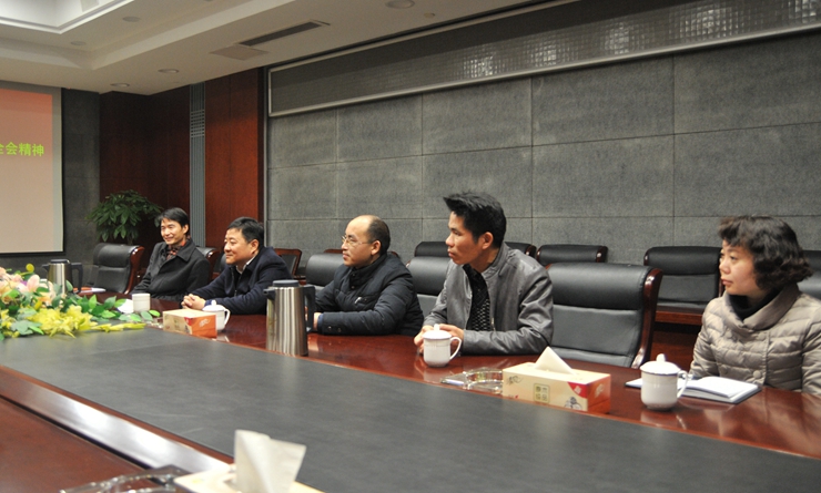 蘇文中副秘書(shū)長(zhǎng)聽(tīng)取匯報(bào)并對(duì)華億集團(tuán)黨建工作提出要求