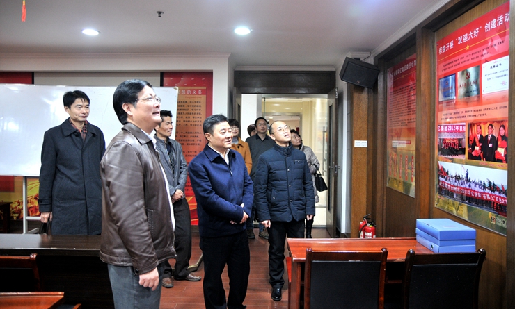 宣講團(tuán)一行在華億集團(tuán)黨群活動(dòng)室調(diào)研考察